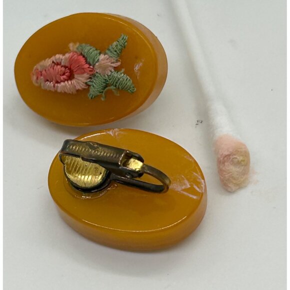Bakelite Clip-On Earrings Butterscotch Pink & Green Embroidered Floral Vintage - Picture 16 of 16